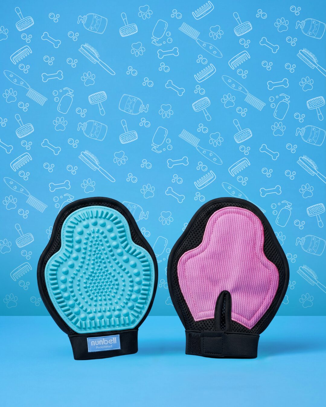 Cepillo guante para perros y gatos Happy Pets, disponible en varios colores