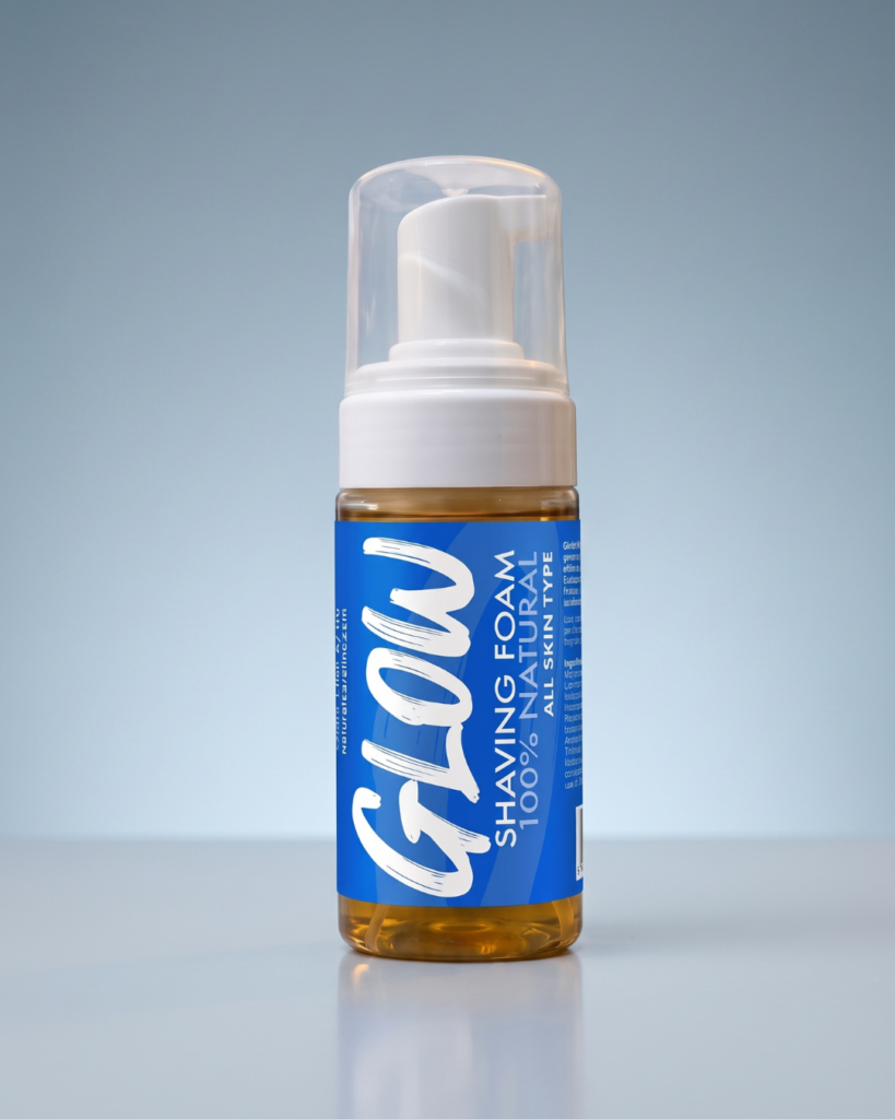 Glow Shaving Foam, espuma de afeitar 100% natural en botella con dispensador sobre fondo azul