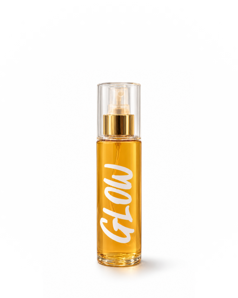Glow Tónico Ultra-Activo, bruma facial con ácido hialurónico en botella de 120 ml sobre fondo blanco